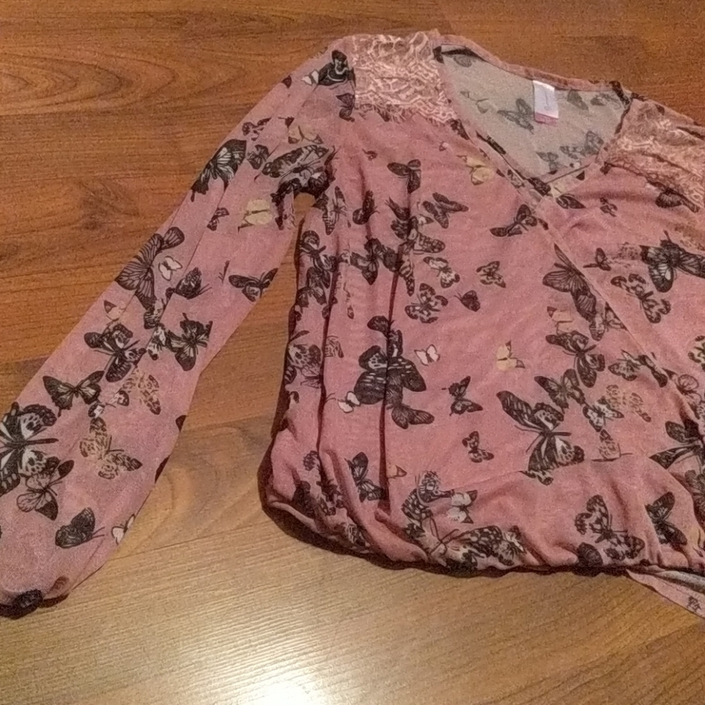 Shirt - Picture 2 of 3